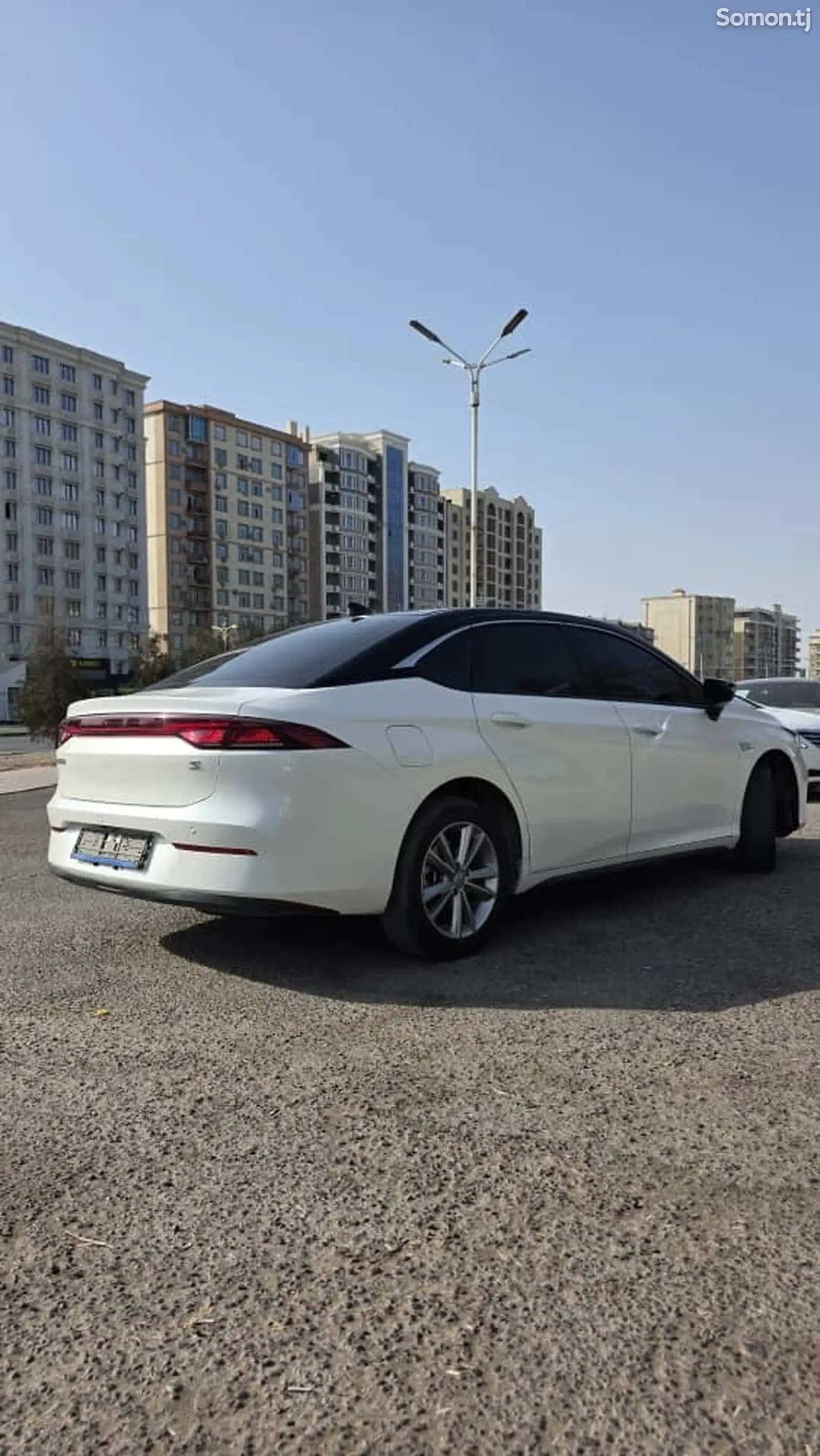 Аренда GAC Aion S в Худжанде — вид сзади