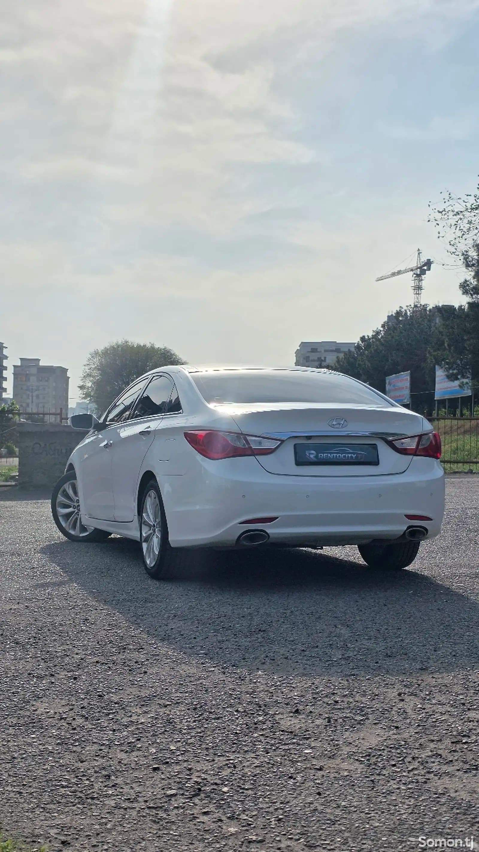 Аренда Hyundai Sonata в Худжанде — вид сзади