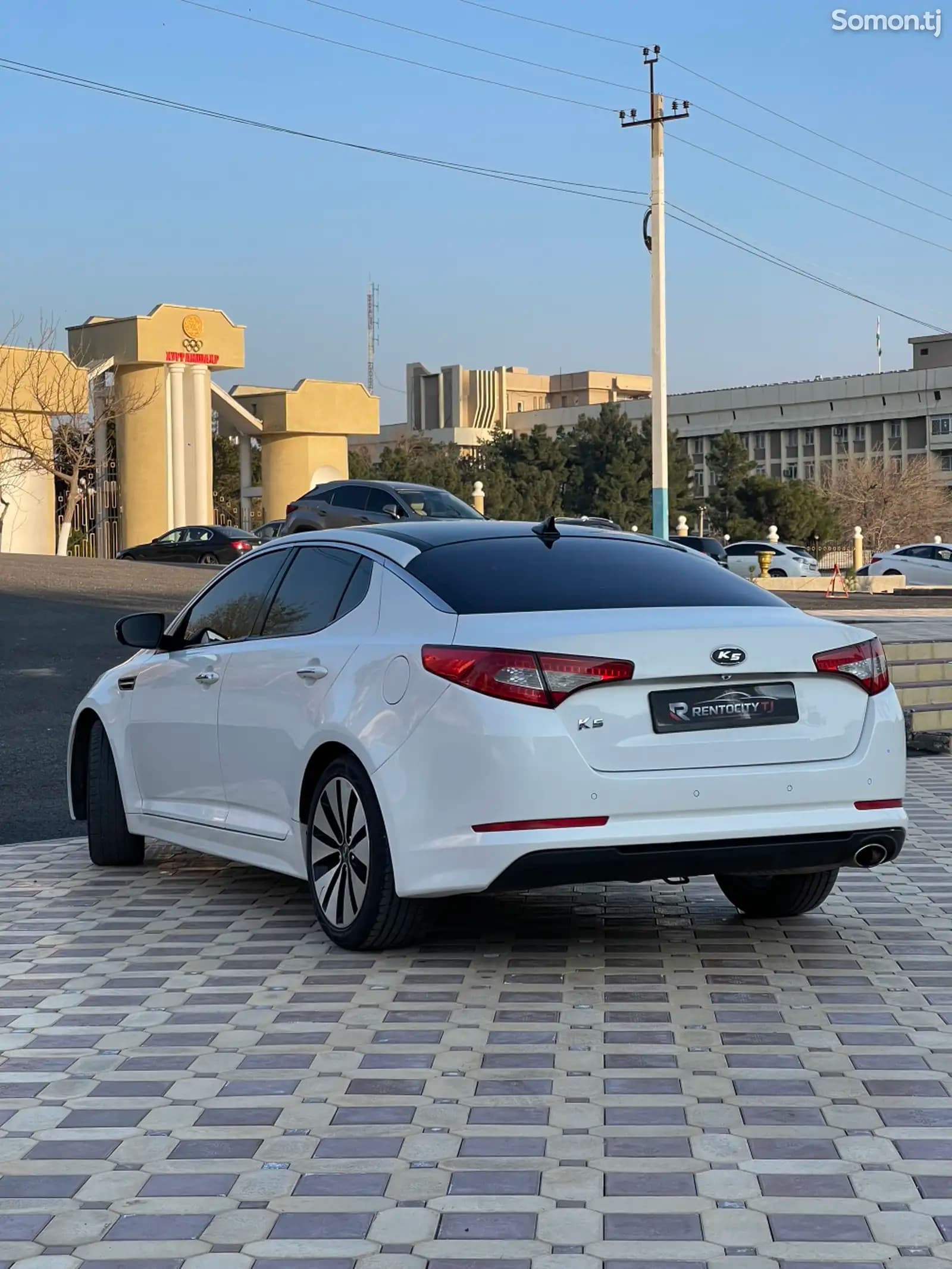 Аренда Kia K5 в Худжанде — вид сзади